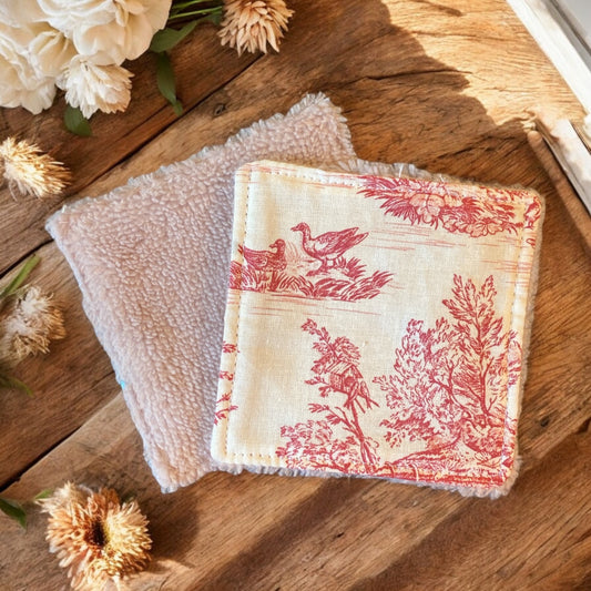 Minimalist soap dish with magnetic suction cup