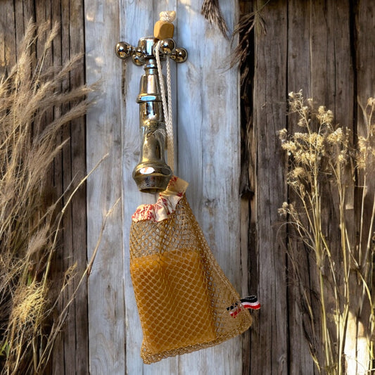 Minimalist soap dish with magnetic suction cup