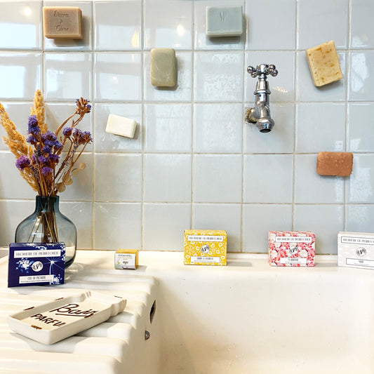 Minimalist soap dish with magnetic suction cup